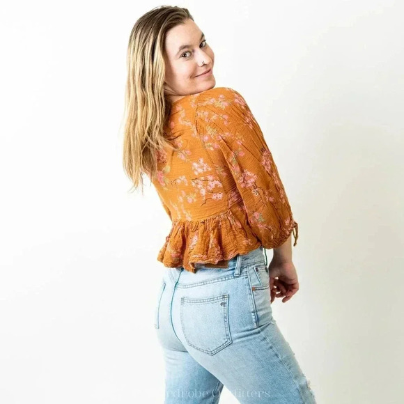 Like New Urban Outfitters Floral Crop Top - M - Picture 3 of 6